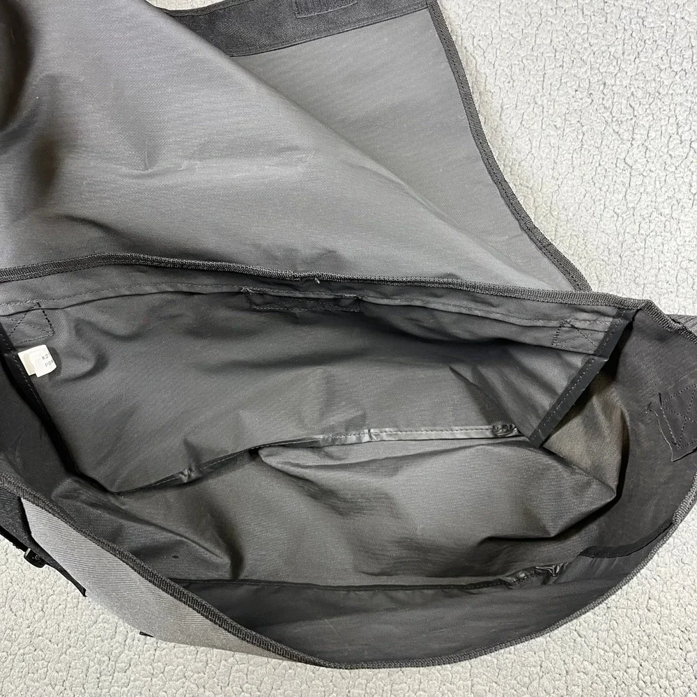 Thule Sweden Quest Messenger Bag Grey Black Canvas Crossbody Laptop Travel Case
